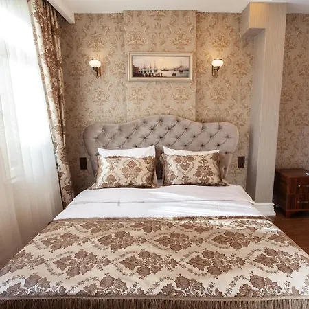 Rose Hotel