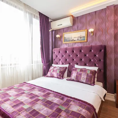 Rose Hotel *